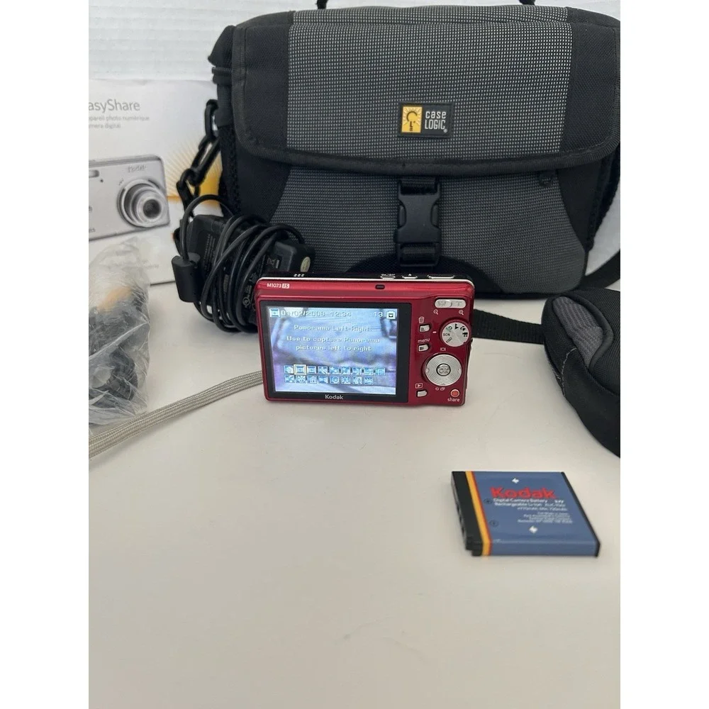 Kodak M1073 10.2mp Digital Camera w/ 2 Batteries, Charger two cases, booklet G55